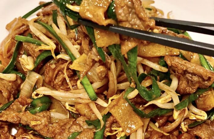 Stir-fried Beef with Thick Rice Noodles